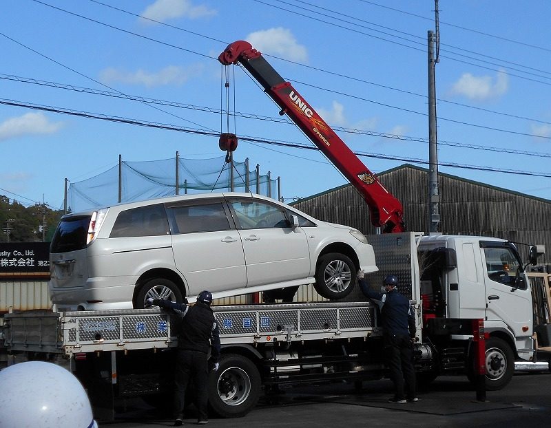事故車・中古車買取の作業風景